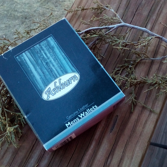 Ashburn Double Fold Wallet - Picture 13 of 15